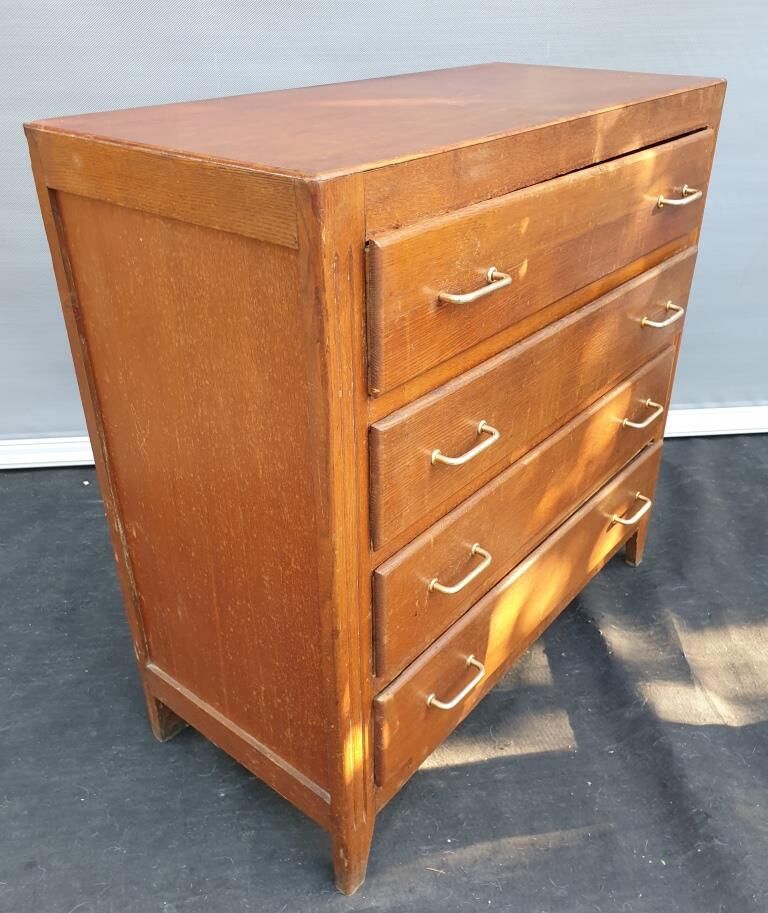 Dresser 1960