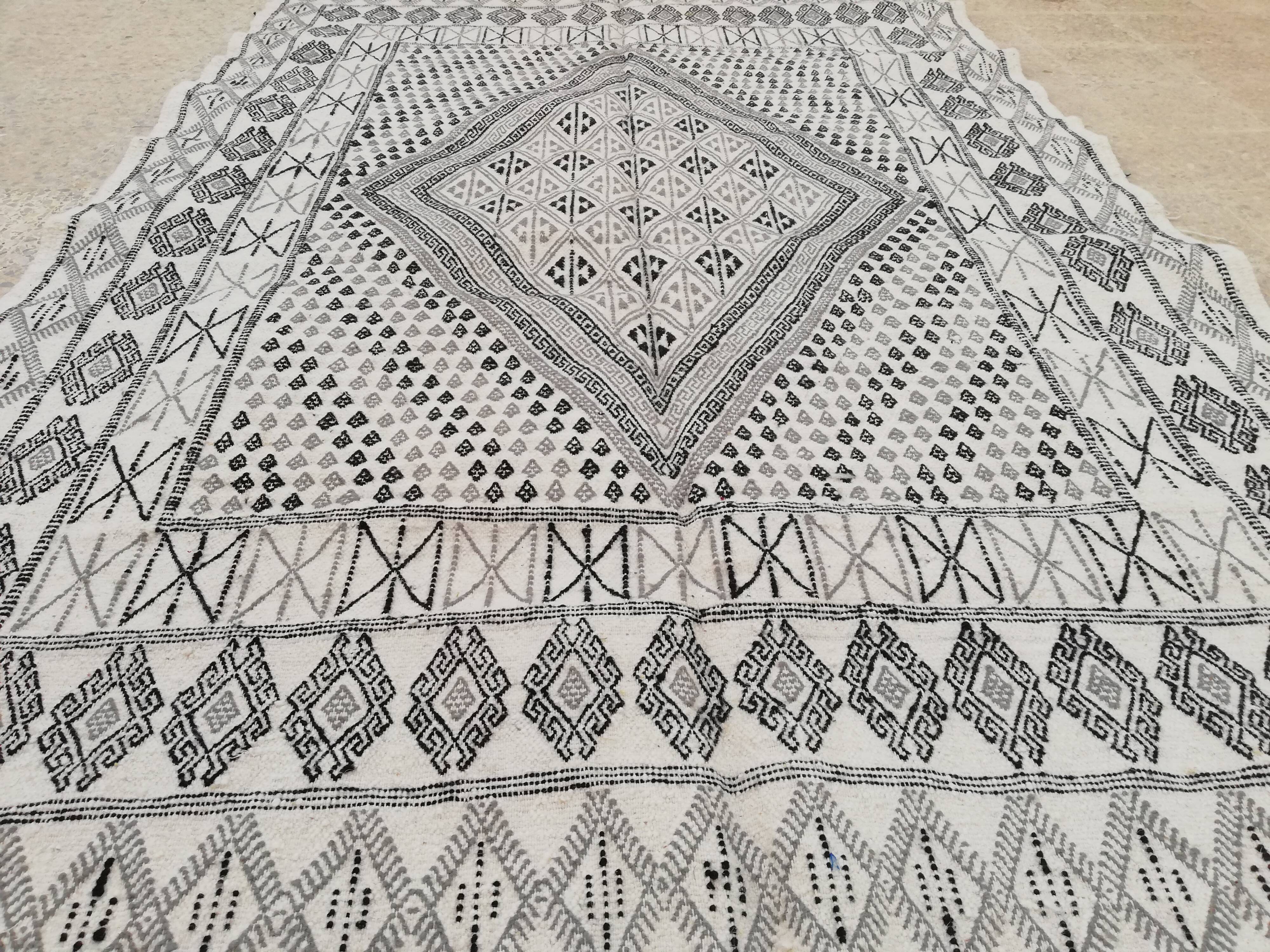 Moroccan berber carpet made of wool 255x160cm