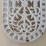 Enamelled cast iron trivet