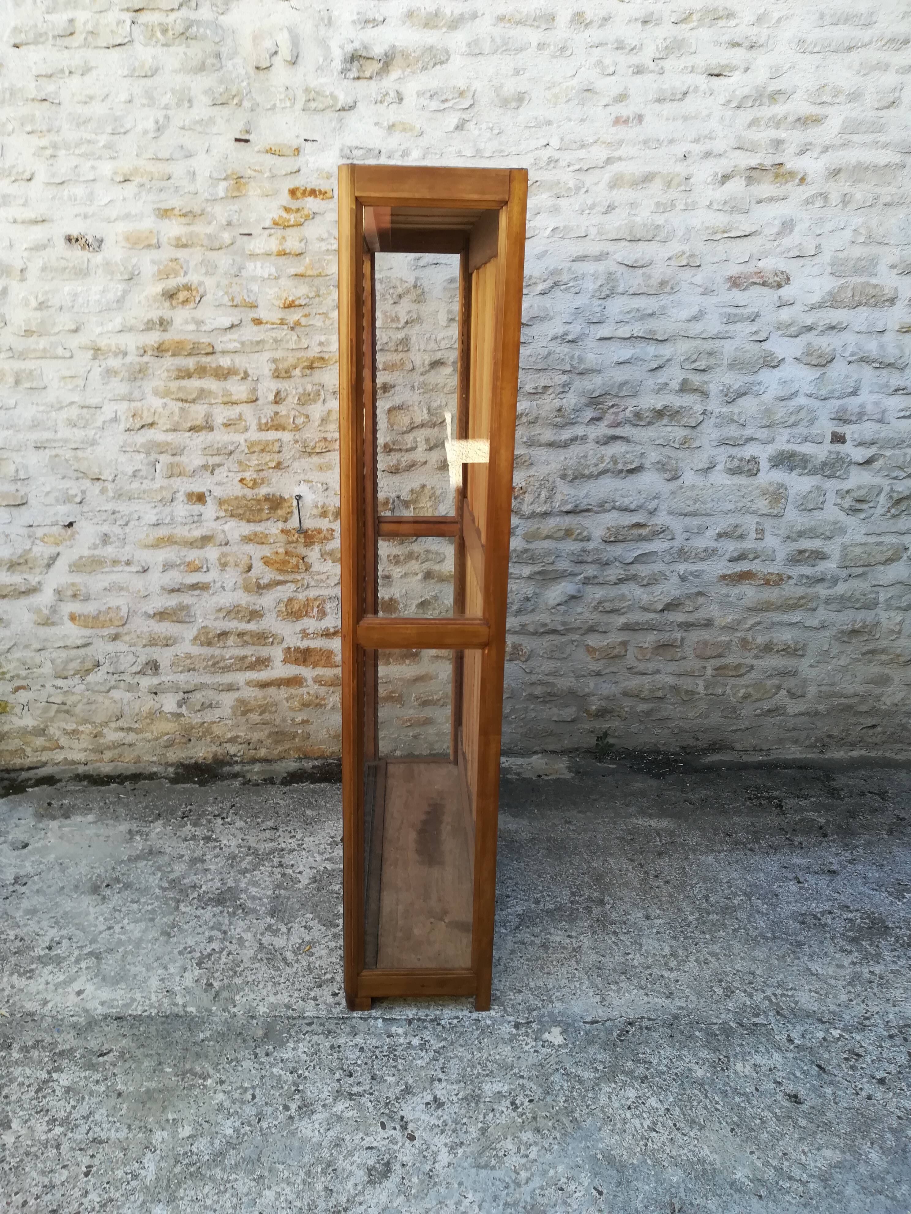 Showcase with two sliding doors