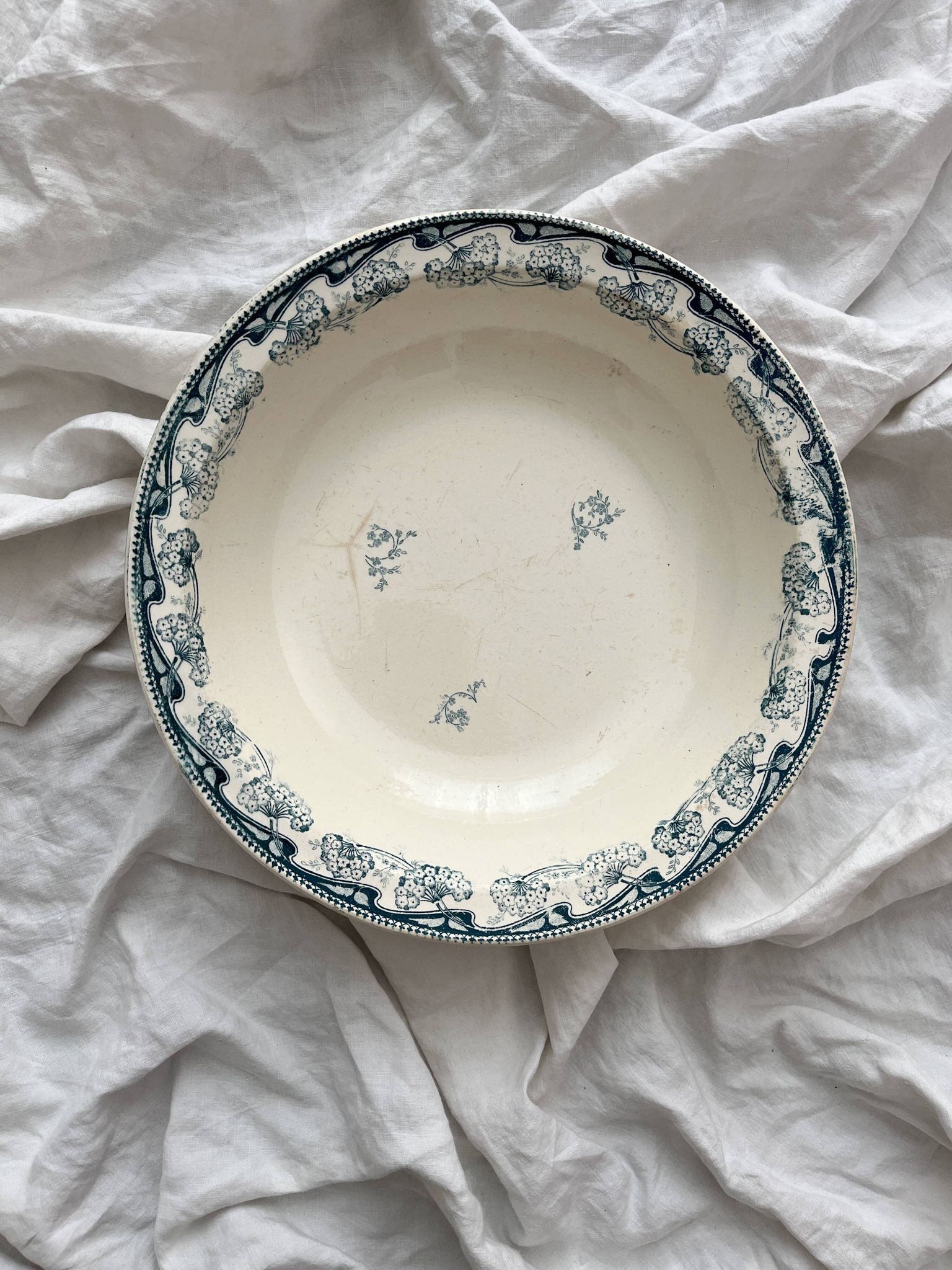 Round, hollow ironstone dish "Milan" Creil and Montereau