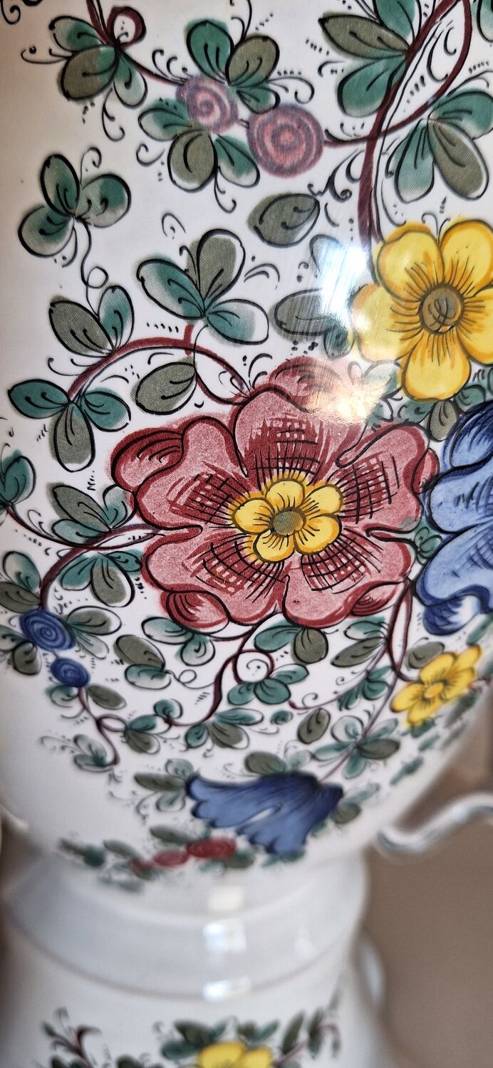 Italian earthenware vase