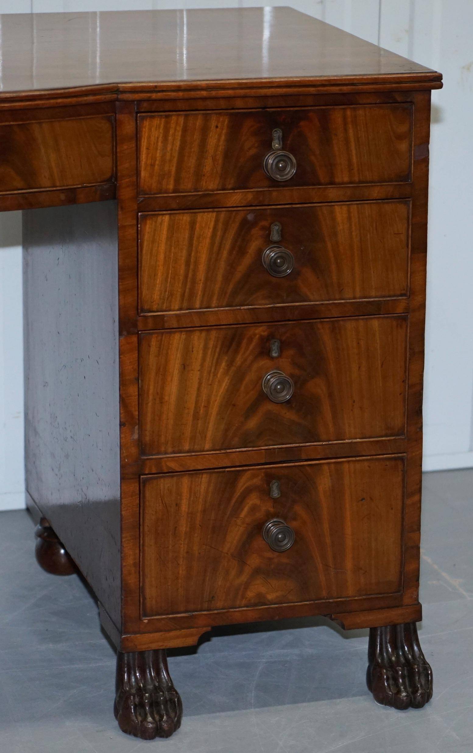 Kneehole Regency Desk 1815 in hardwood with lion paw feet