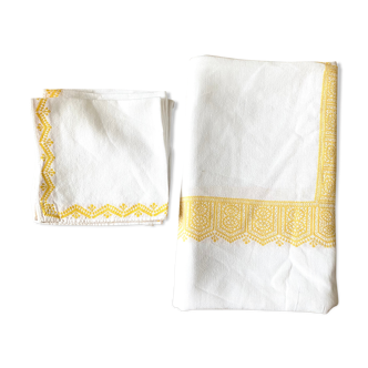 Nappe rectangulaire vintage 145 X 190 et serviettes assorties