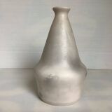 Vase artisanal différent de chaque côté