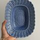 Plat en céramique bleu.
