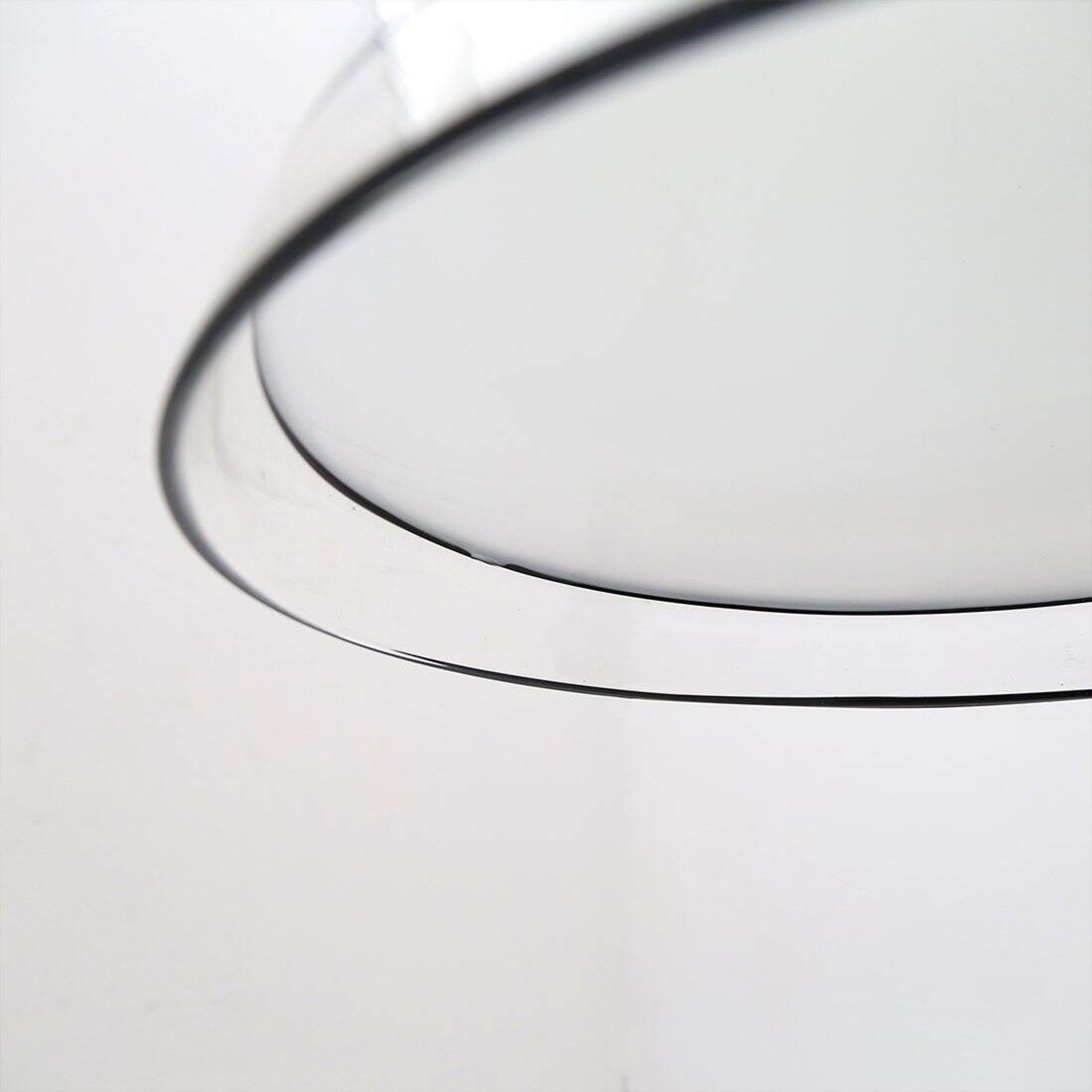 Plafonnier en verre blanc avec bords noirs, années 1970