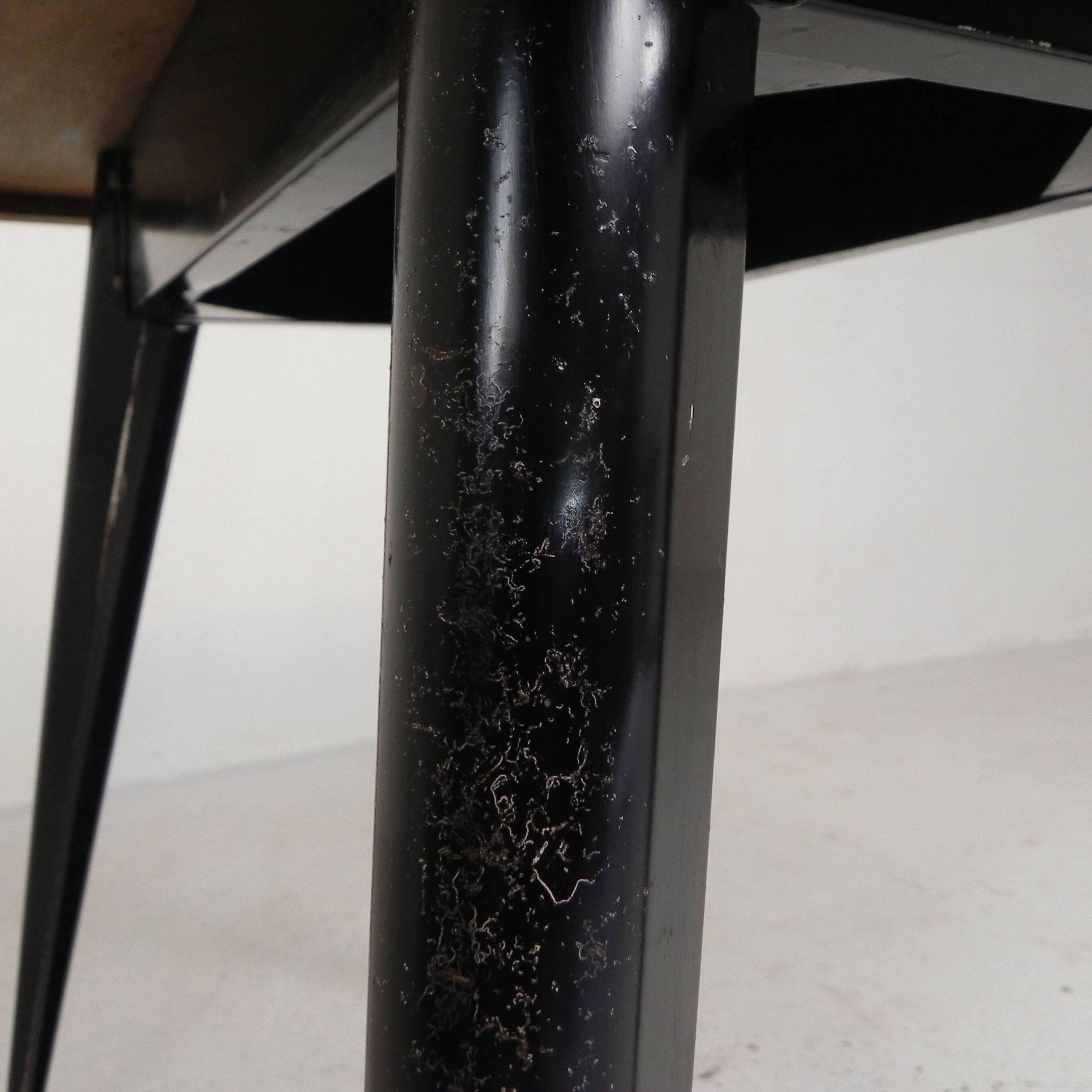 Bistro table Henri Julien, model Tolix T55 with a Formica top, 1950s.