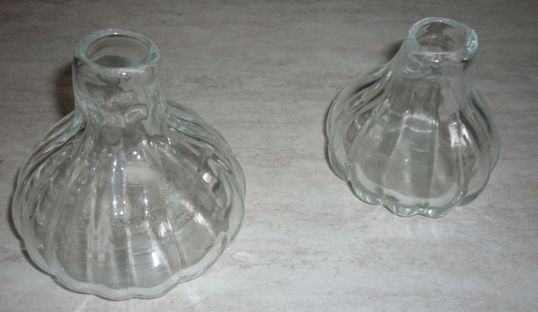 Ensemble de 2 vases en verre soufflé transparent