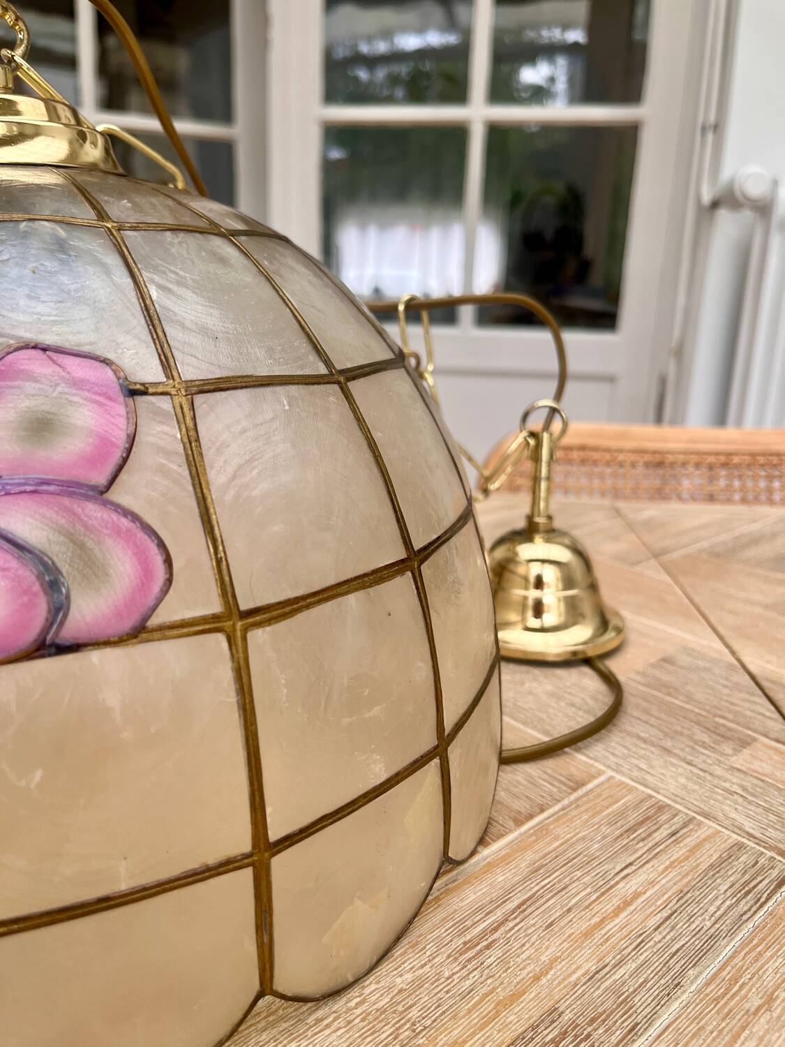 Mother-of-pearl pendant "Belle"