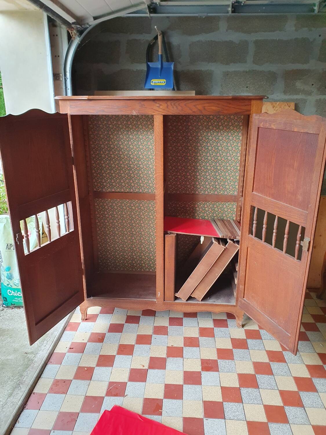 Small wardrobe - clothes rail