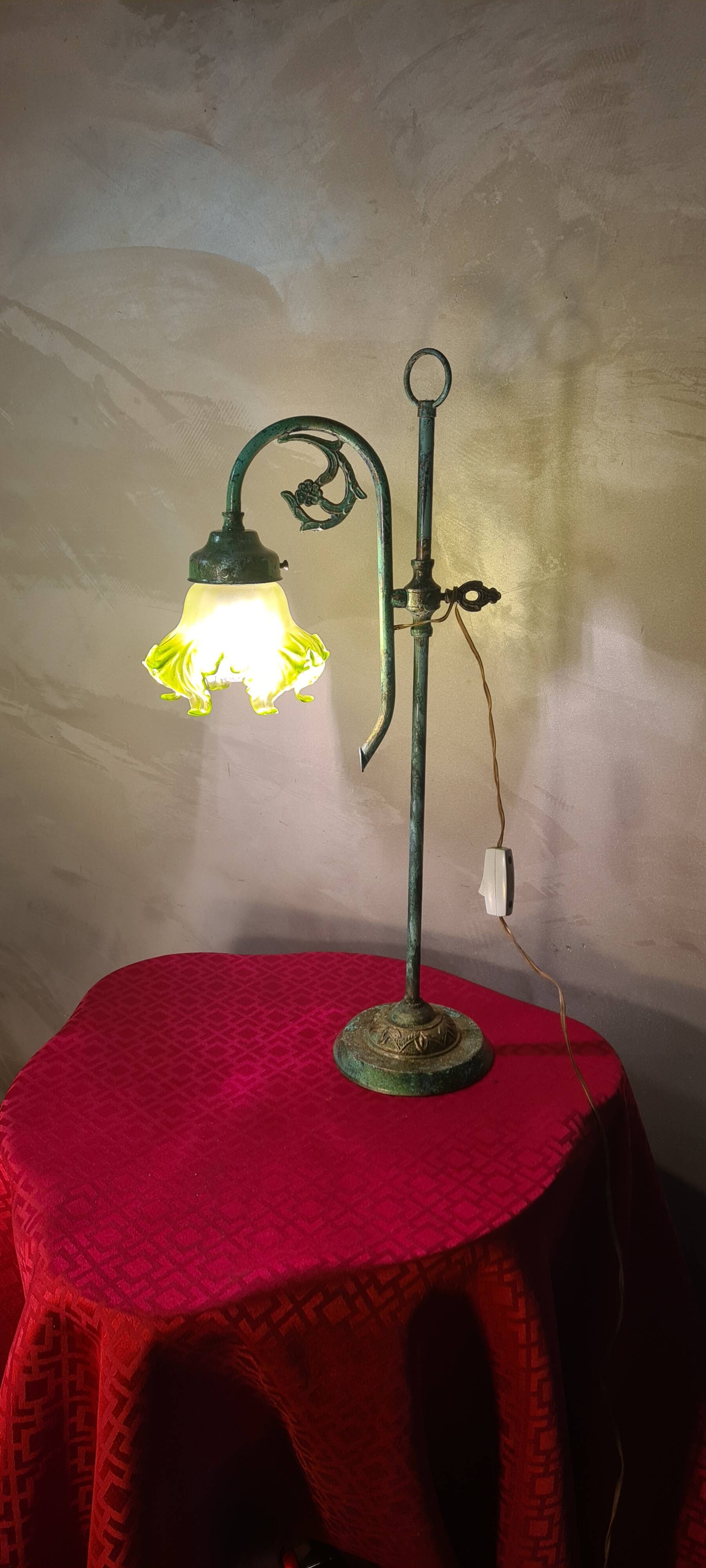 brass lamp with pretty antique patina and opaque green tulip, 58x25
