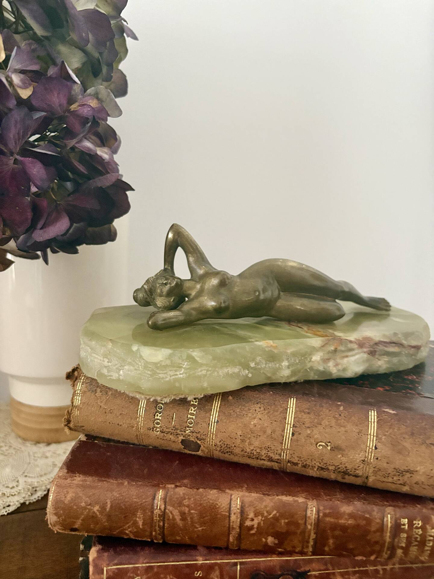 Art Deco female sculpture in bronze with onyx base.