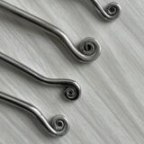 Service for 8 in shiny metal.