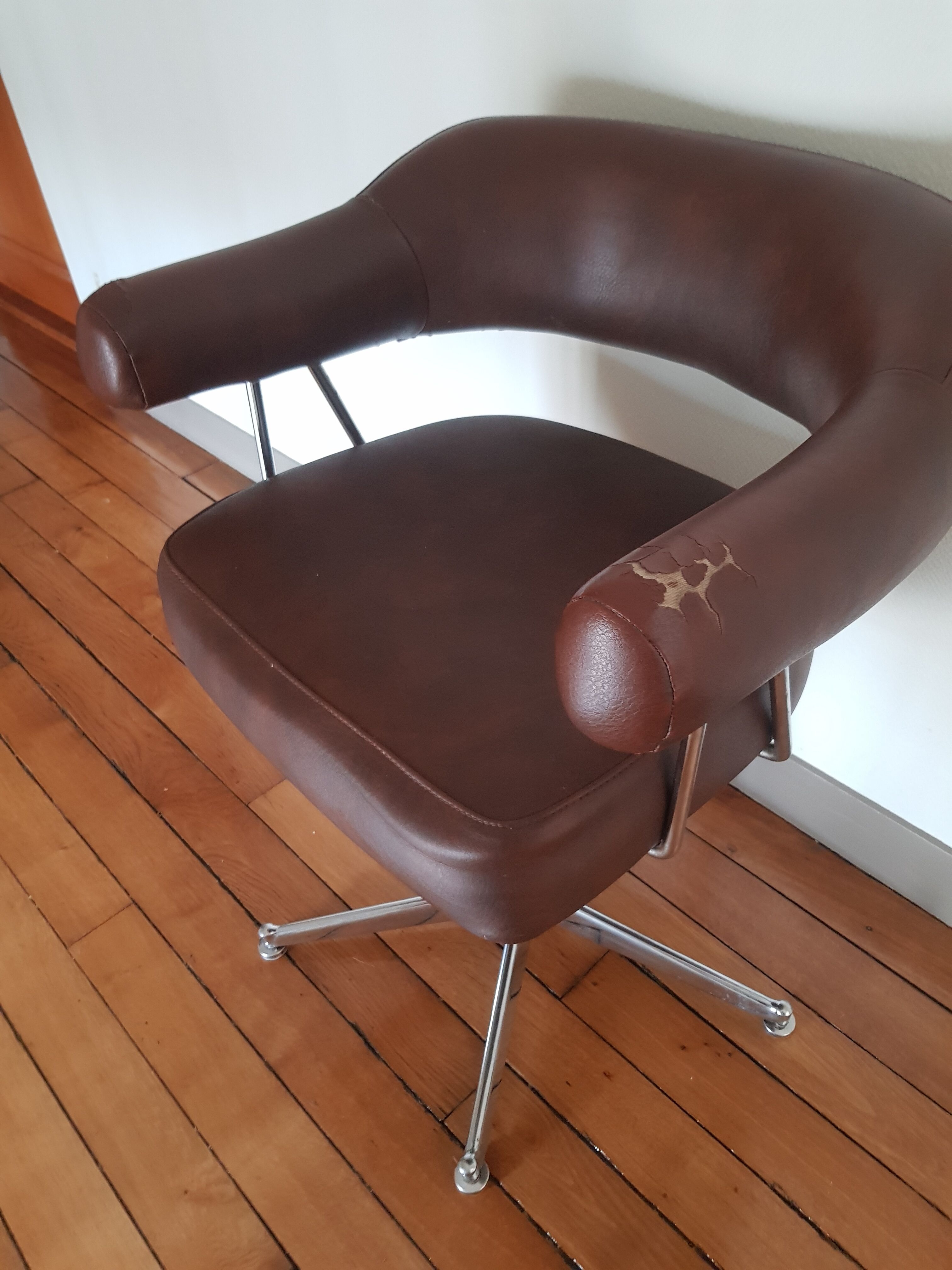 Leather barber chair