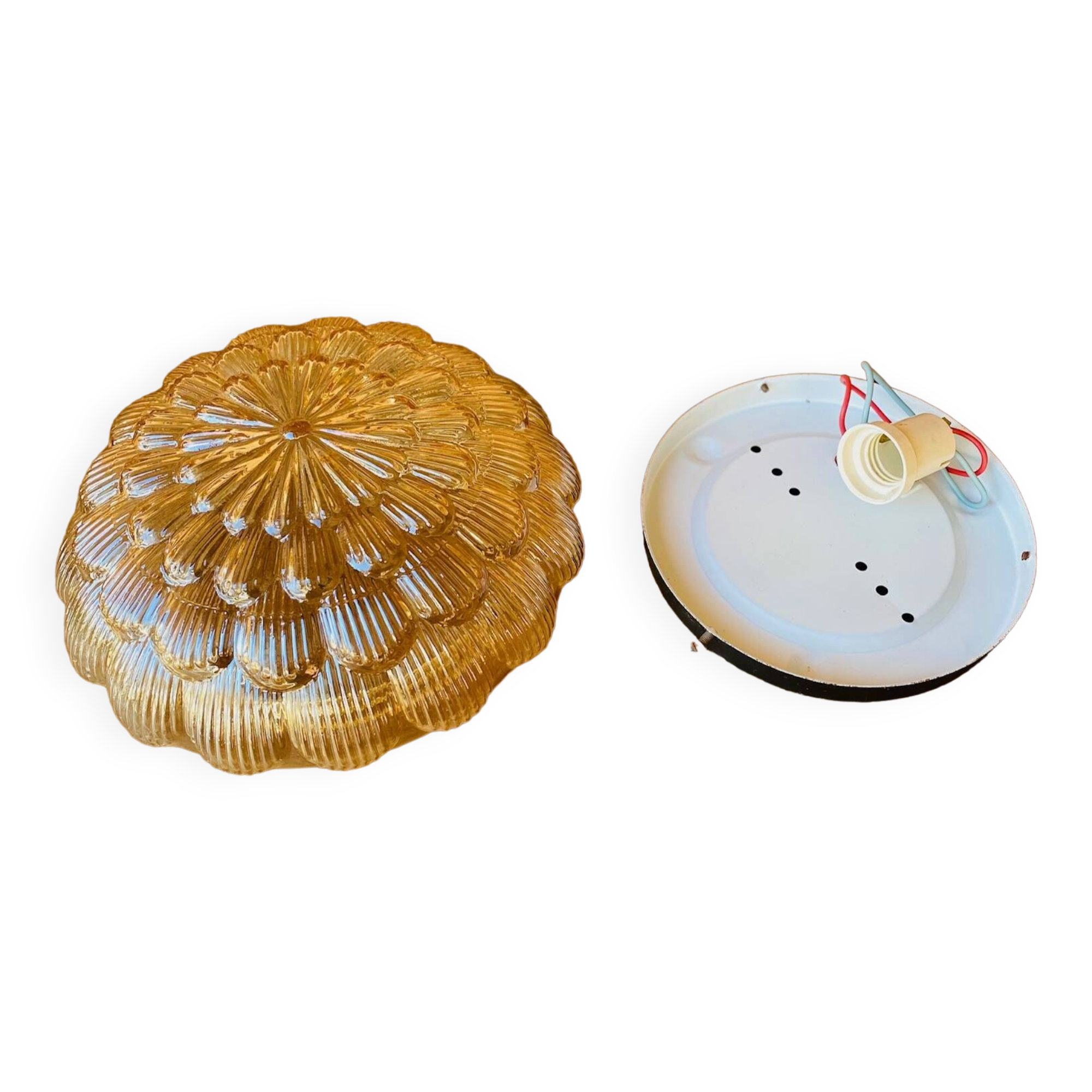 Plafonnier en verre moulé ambré vintage.