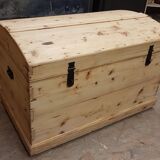 Old curved travel trunk, in pine, stripped 98x60x65