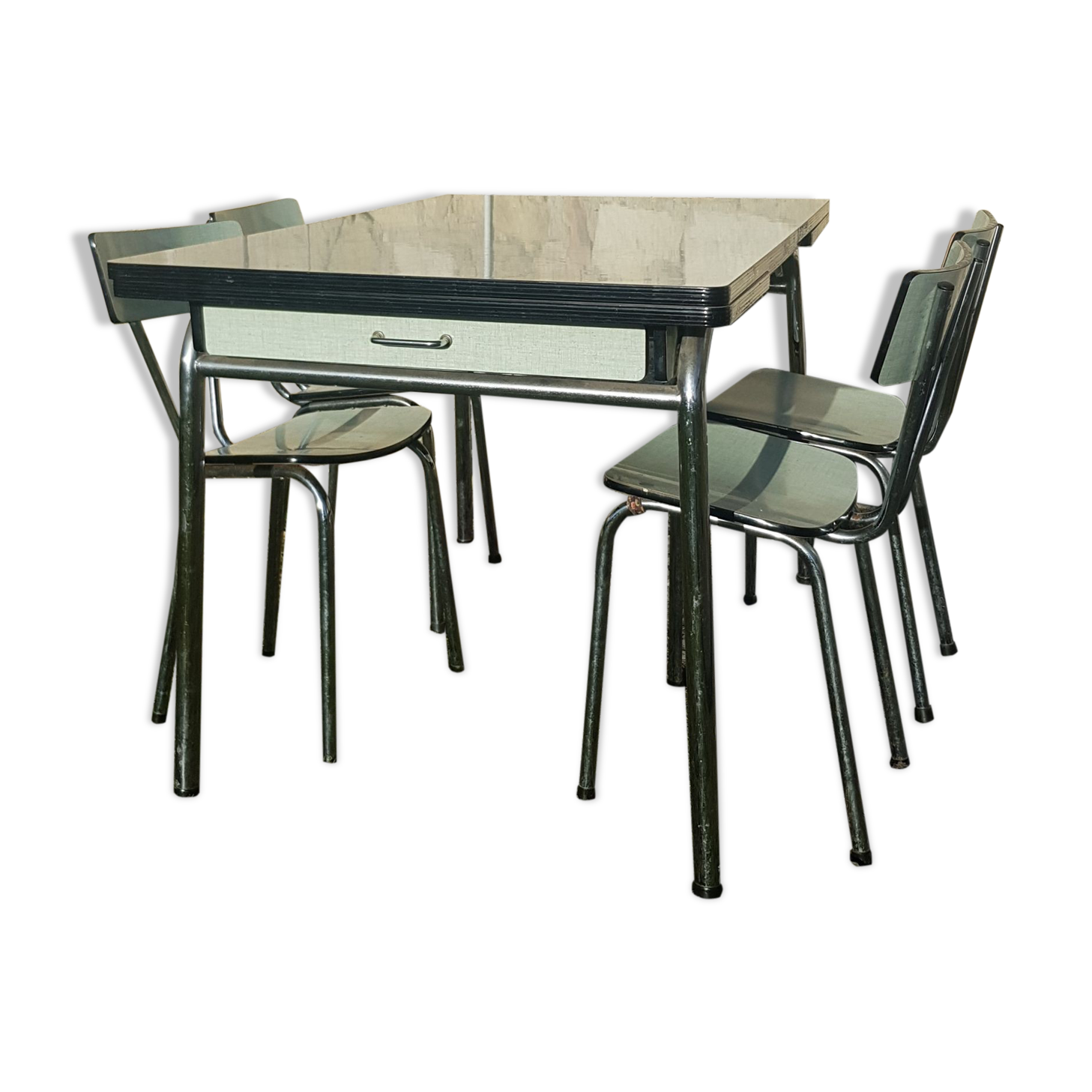 Table formica and its 4 chairs