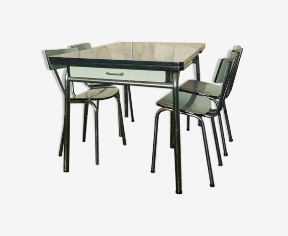 Table formica et ses 4 chaises