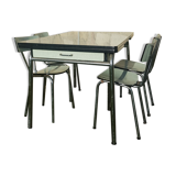 Table formica and its 4 chairs