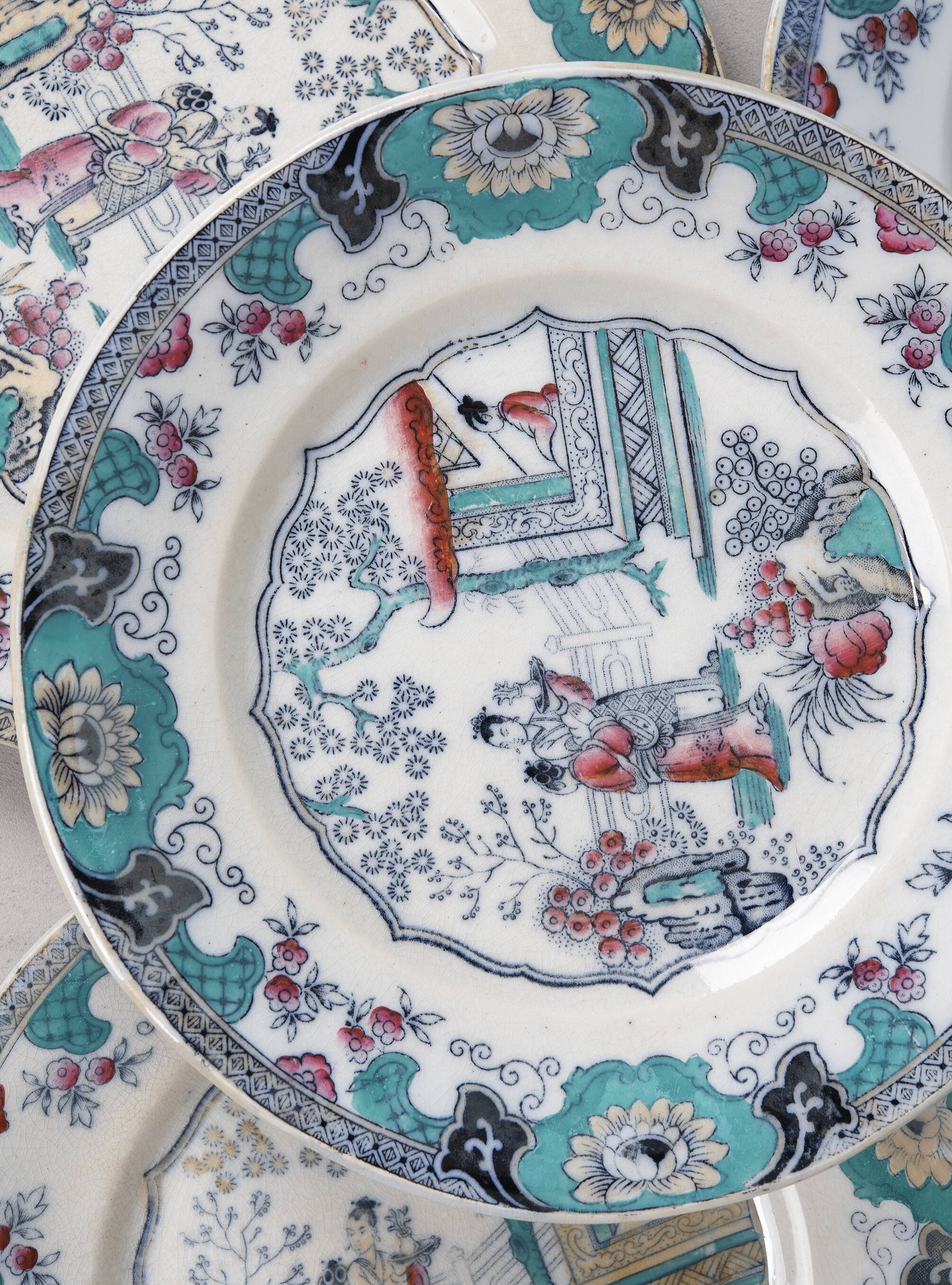12 plates with large dish, Boch Frères Canton