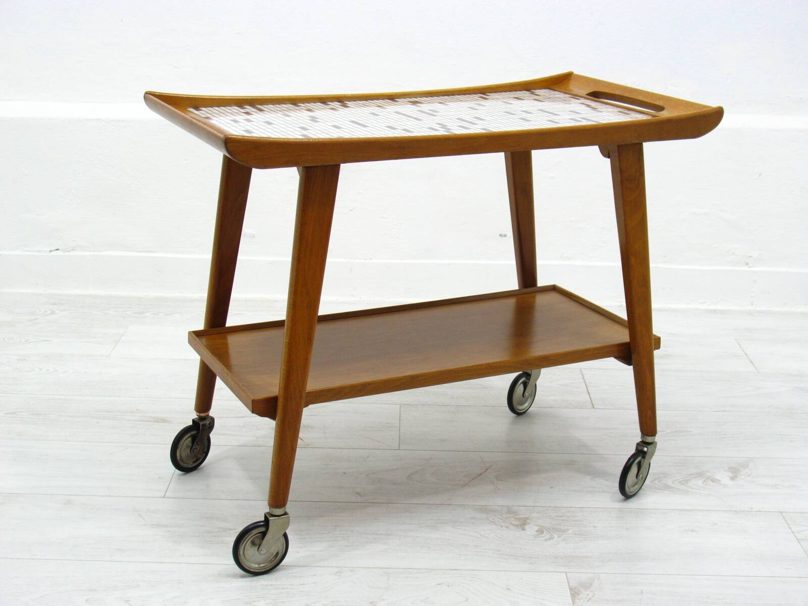 Chariot de bar et table en opale, Allemagne, années 1970.