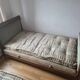 Paire de lits bateau Louis Philippe en bois massif sculpté & velours vert v