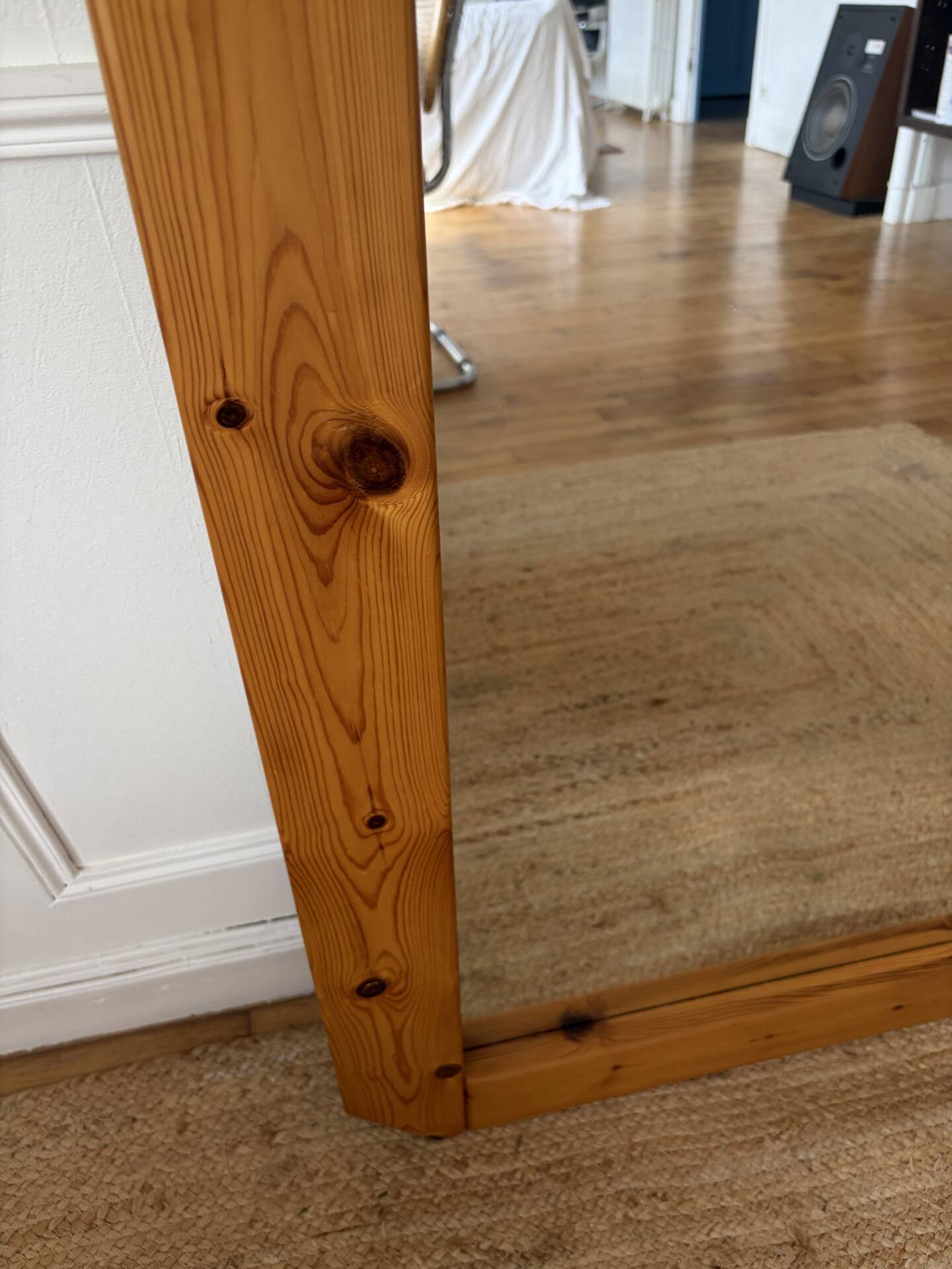 Scandinavian mirror in solid pine with 4 panels