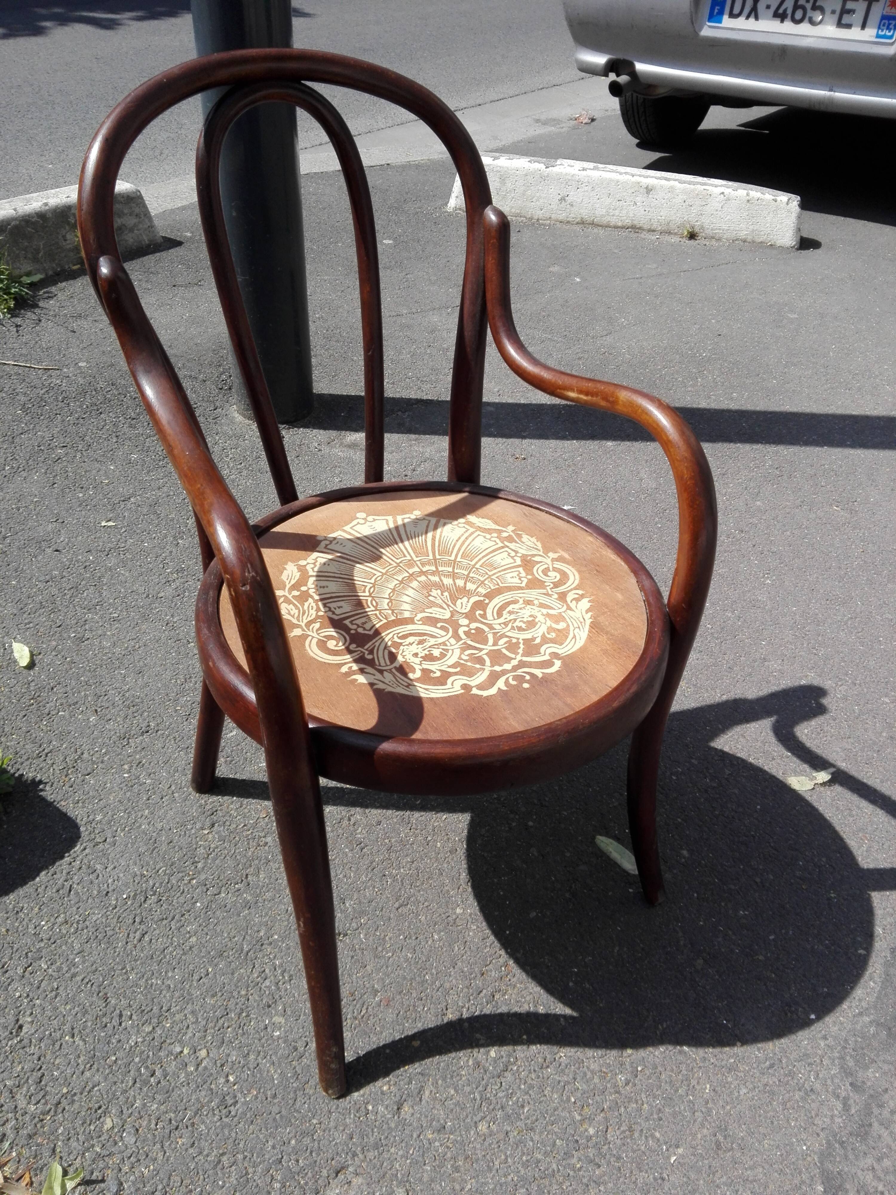 Child wooden armchair curve