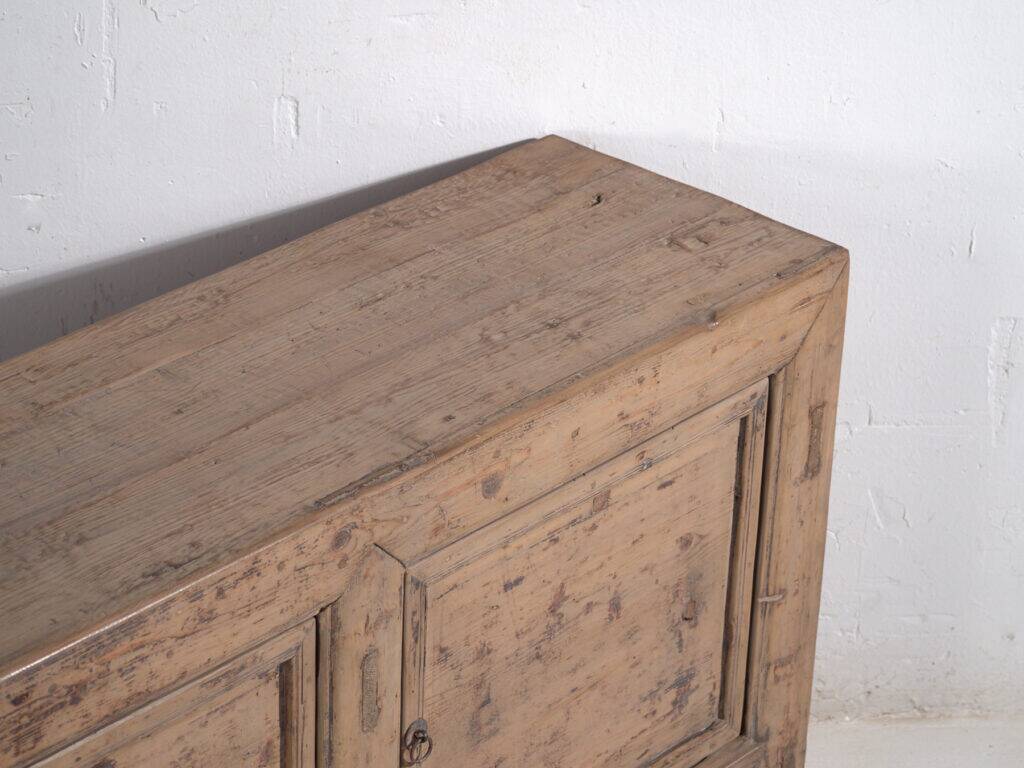 Buffet ancien en orme avec trois portes – Shanxi, vers 1920