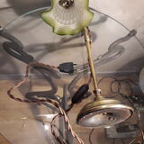 Lampe reglable laiton style art déco en laiton et tulipe vert en verre moulé 1920, h55xl17