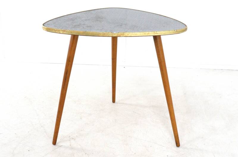 Table d'appoint triangulaire design moderne des années 60