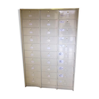 Metal cabinet 30 valve lockers