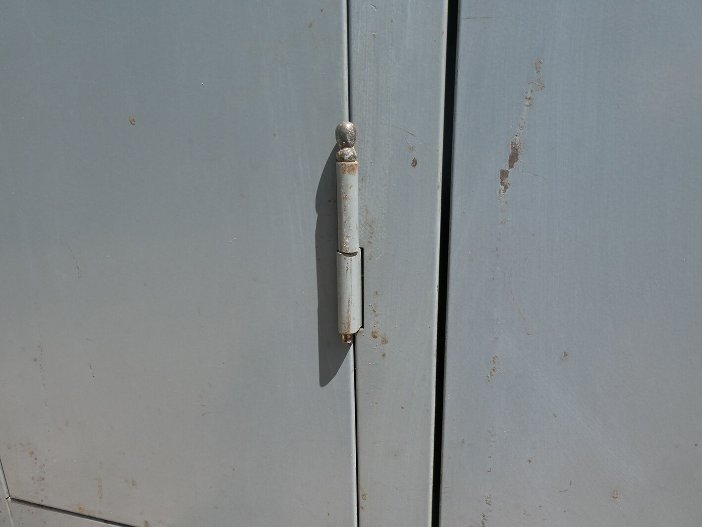 Former 3-door workshop locker room