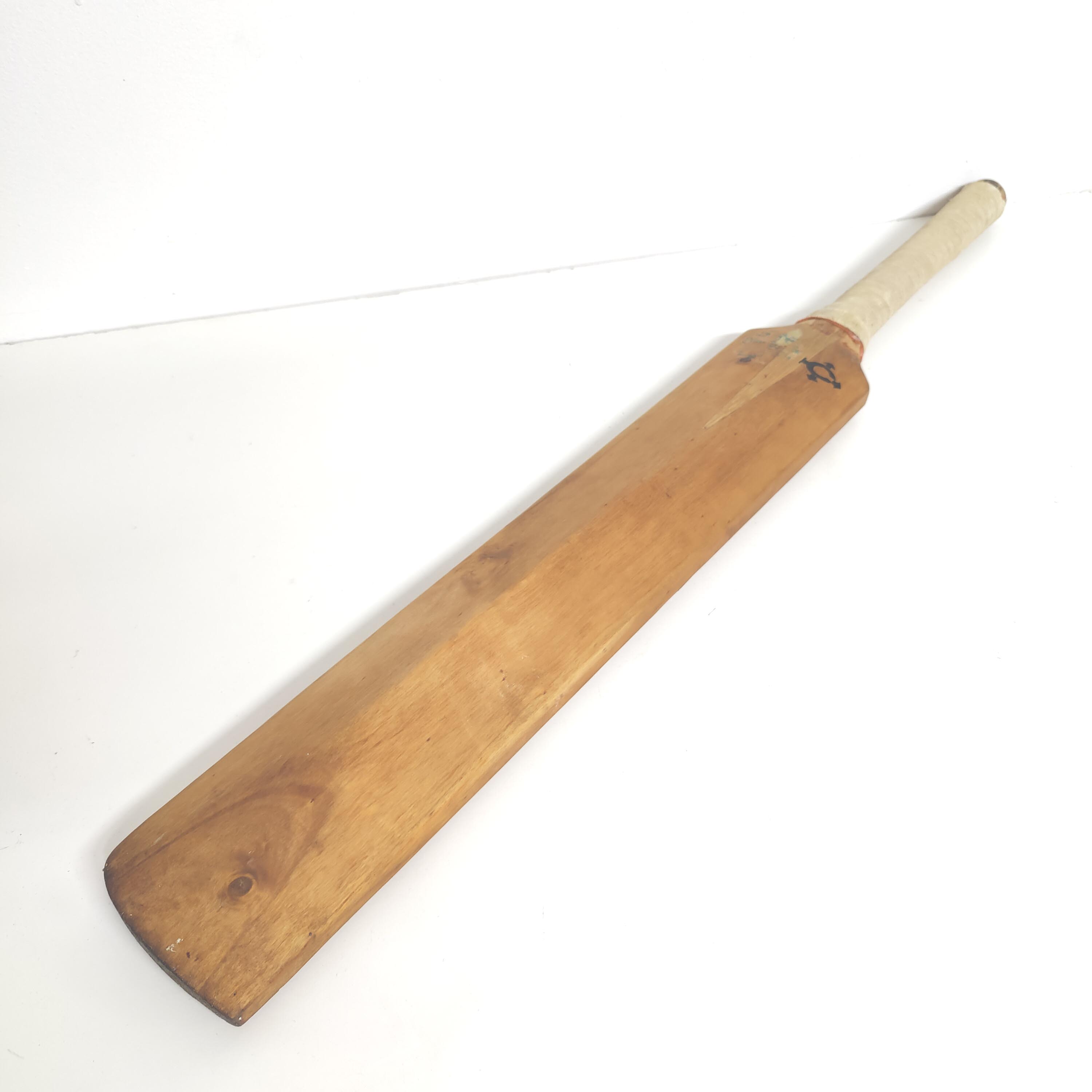 Batte de cricket vintage en bois