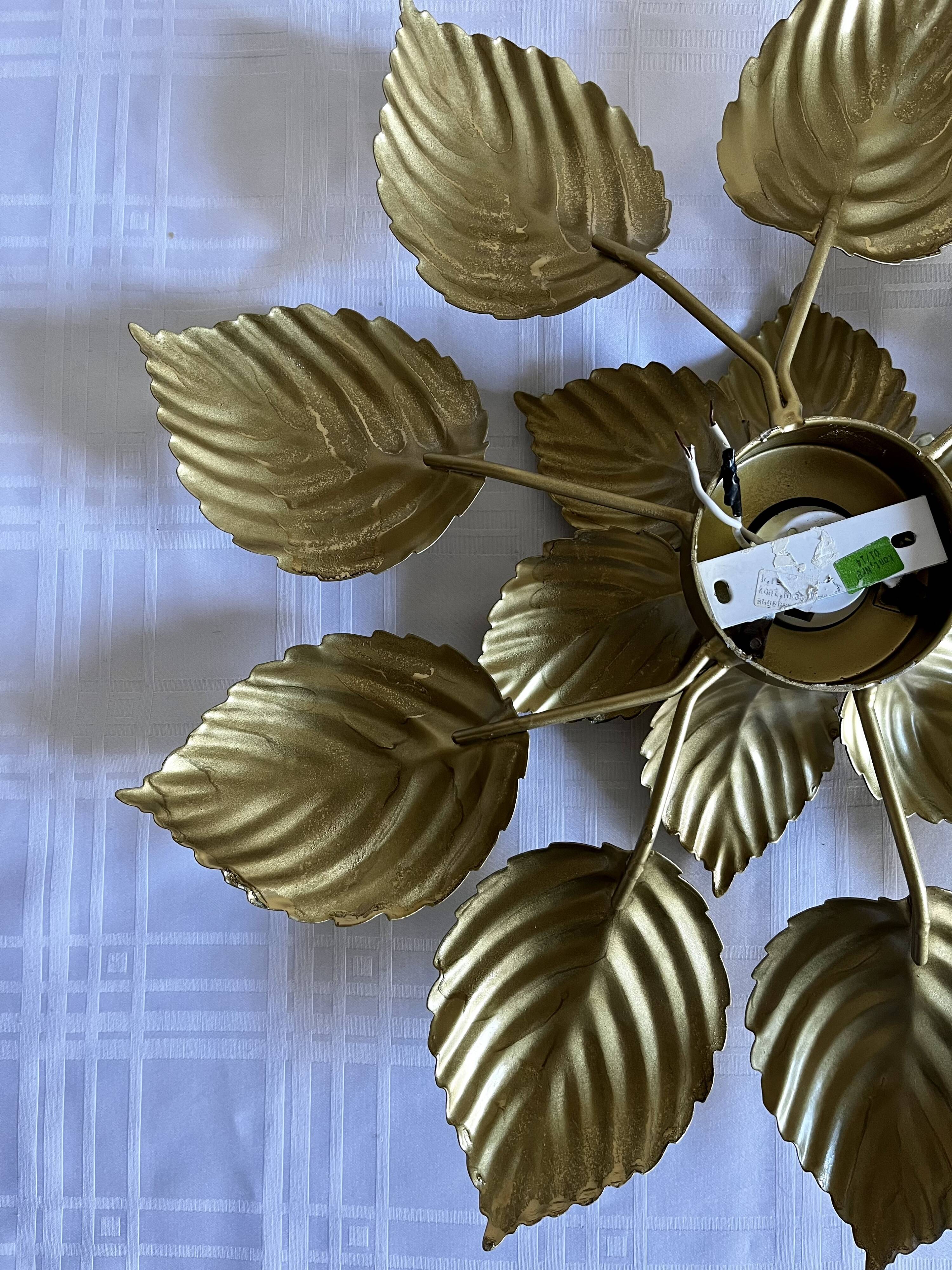 Wall lamp or ceiling lamp golden flower