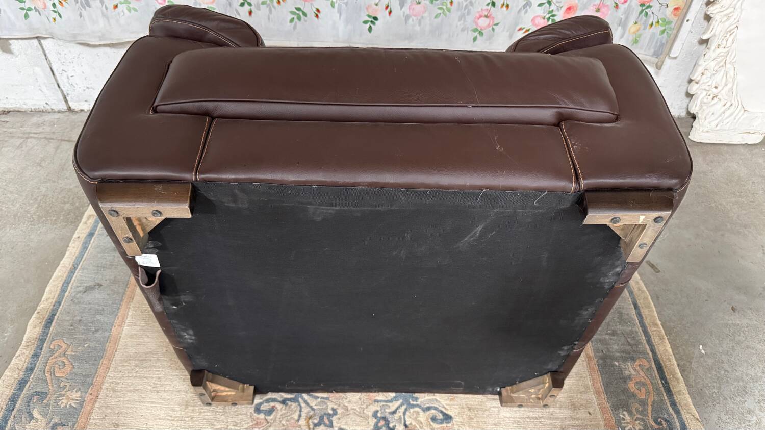 Fauteuil moderne en cuir marron