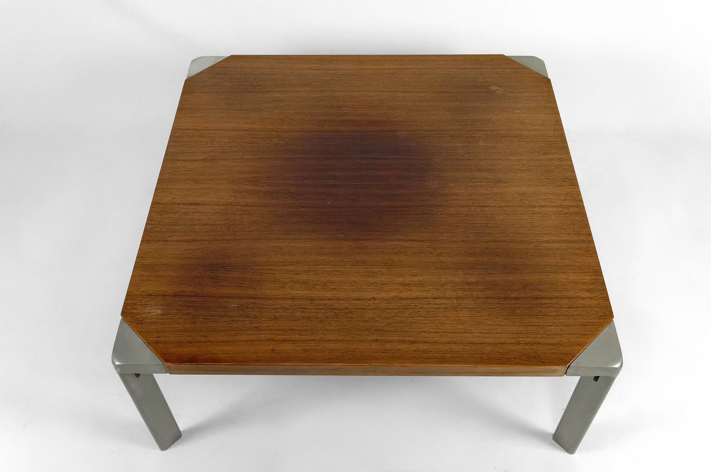 Walnut and aluminum coffee table, by Osvaldo Borsani for Tecno, Italy, Circa 1970