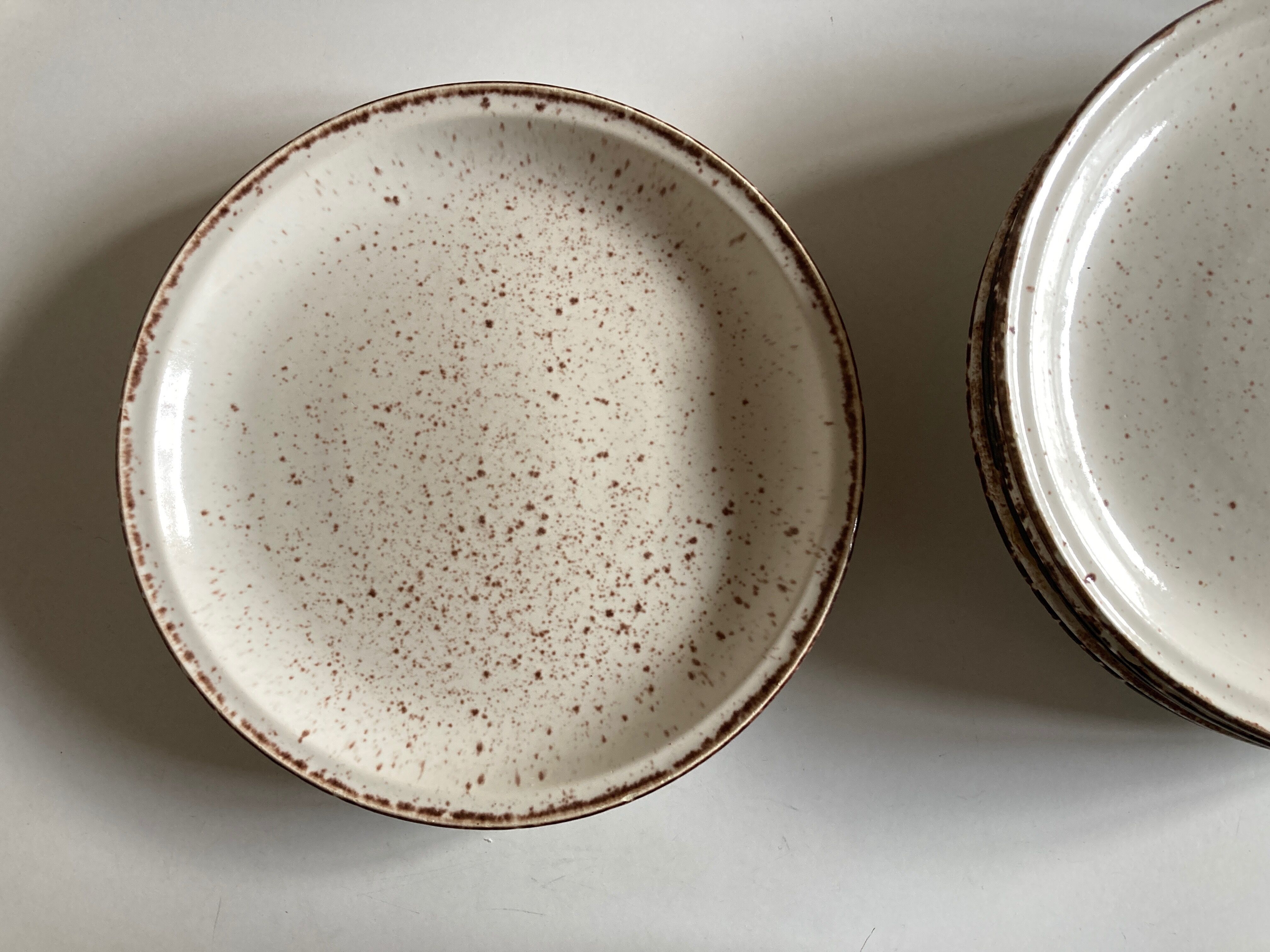 set of 7 plates 1970s faience of Gien Lanzarote sandstone decoration