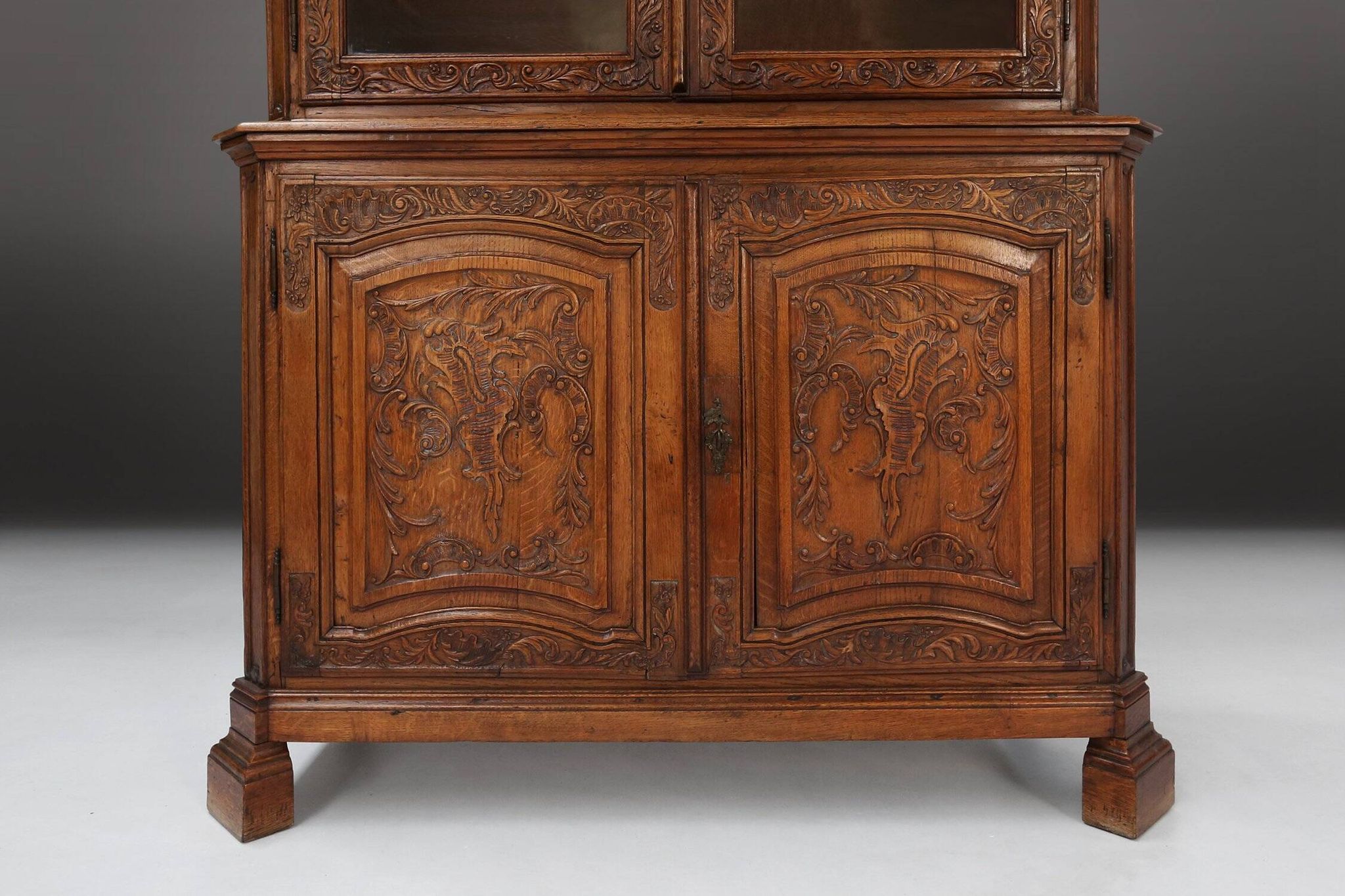 Antique Liège Display Cabinet in Carved Wood, Belgium, 18th Century