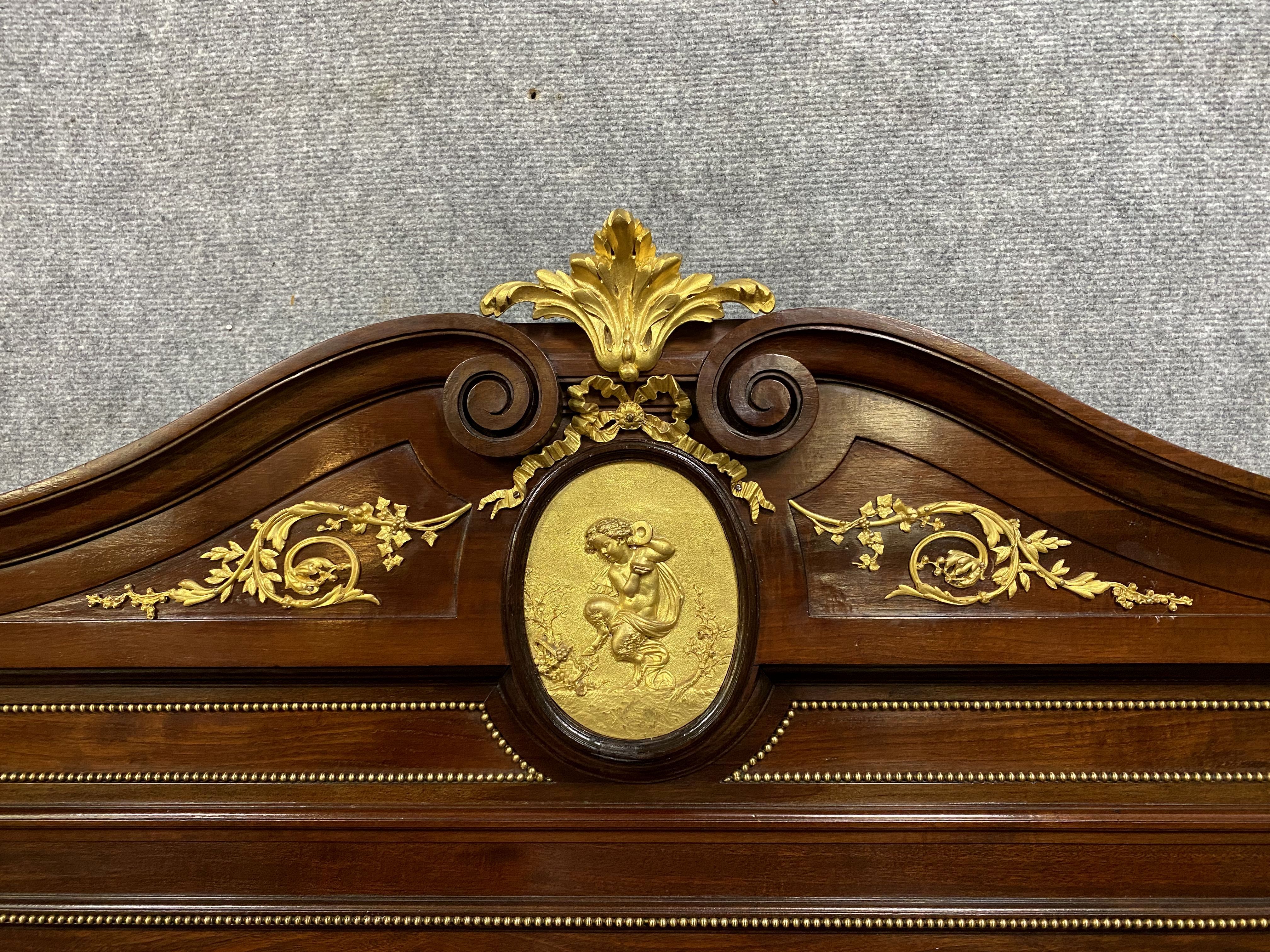 Lit corbeille Louis XVI en acajou estampillé L'Hoste & Bernel à Paris