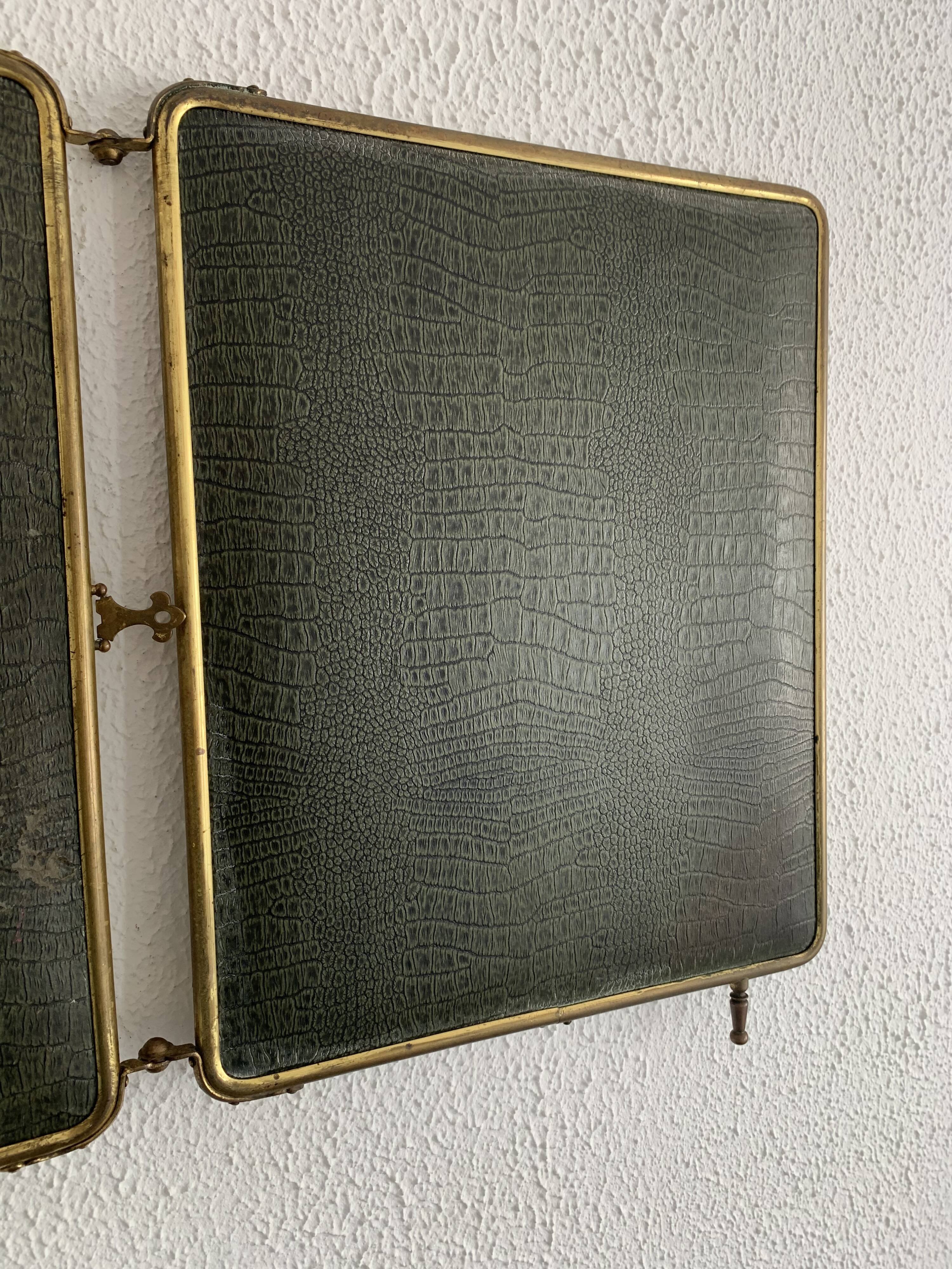 Vintage 1920s triptych barber mirror in gold and green faux crocodile leather - 37 x 87