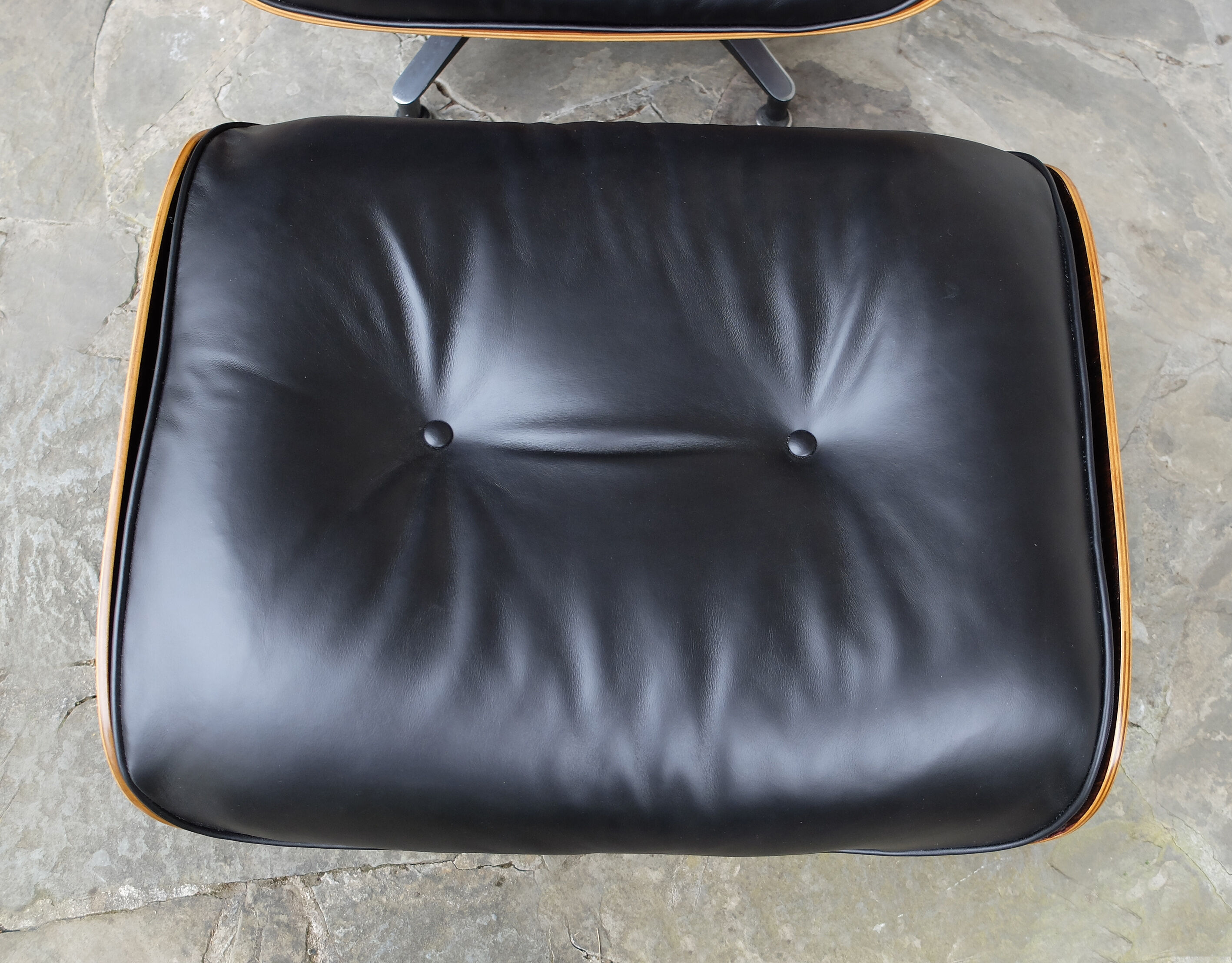 Lounge Chair & ottoman by Charles & Ray Eames edition Herman Miller