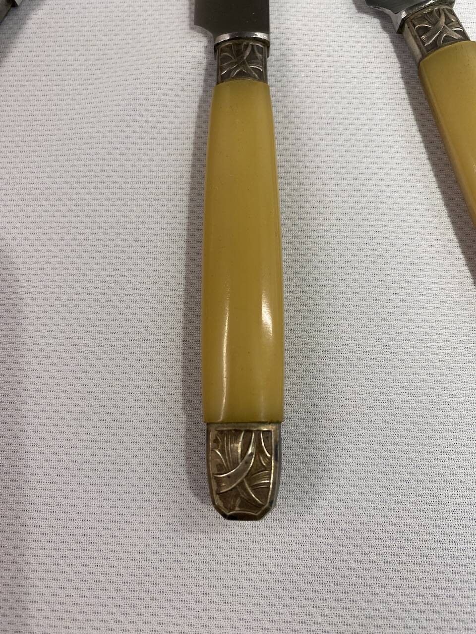 11 Art Deco knives, Bakelite and silver plated in a box