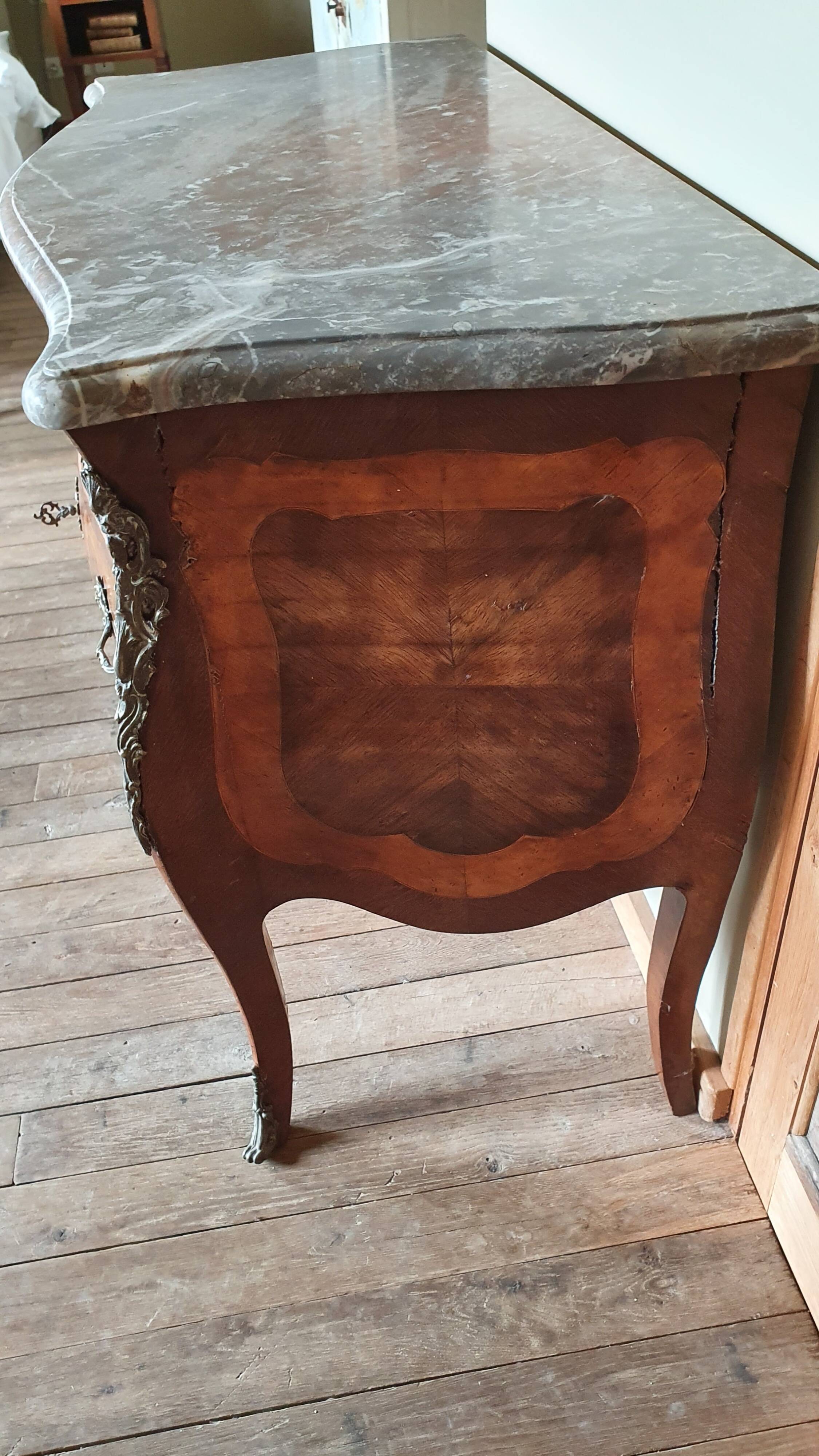 Commode sauteuse style Louis XV, époque XIXème