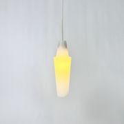 Ensemble de 2 calices en verre opalin du milieu du siècle, 1960