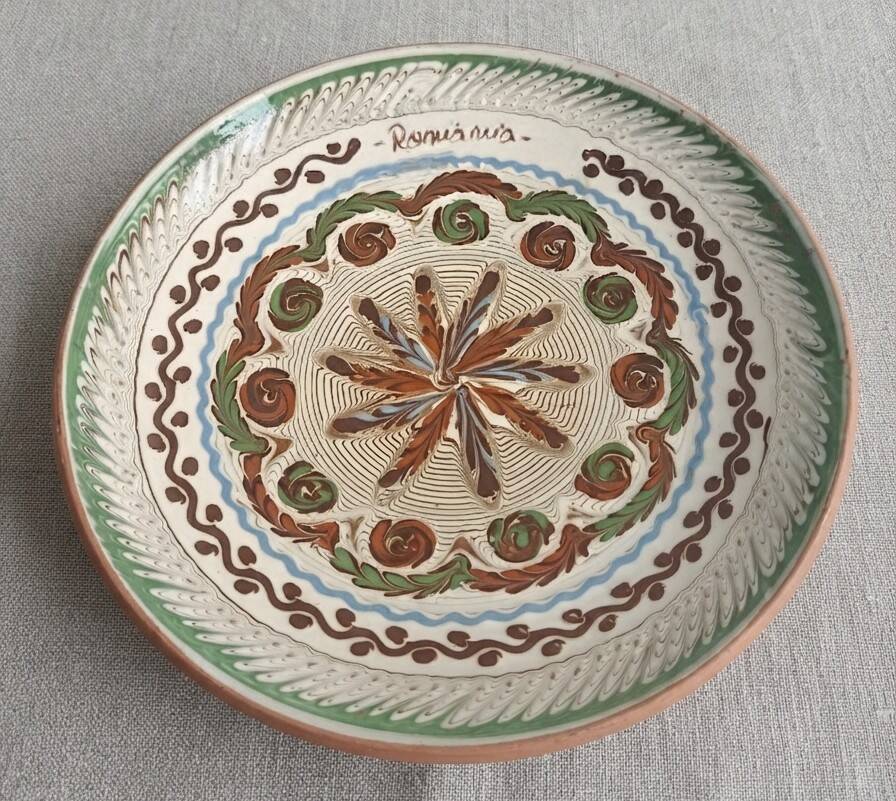 Traditional Romanian hollow plate in Horezu ceramic, UNESCO, 1970