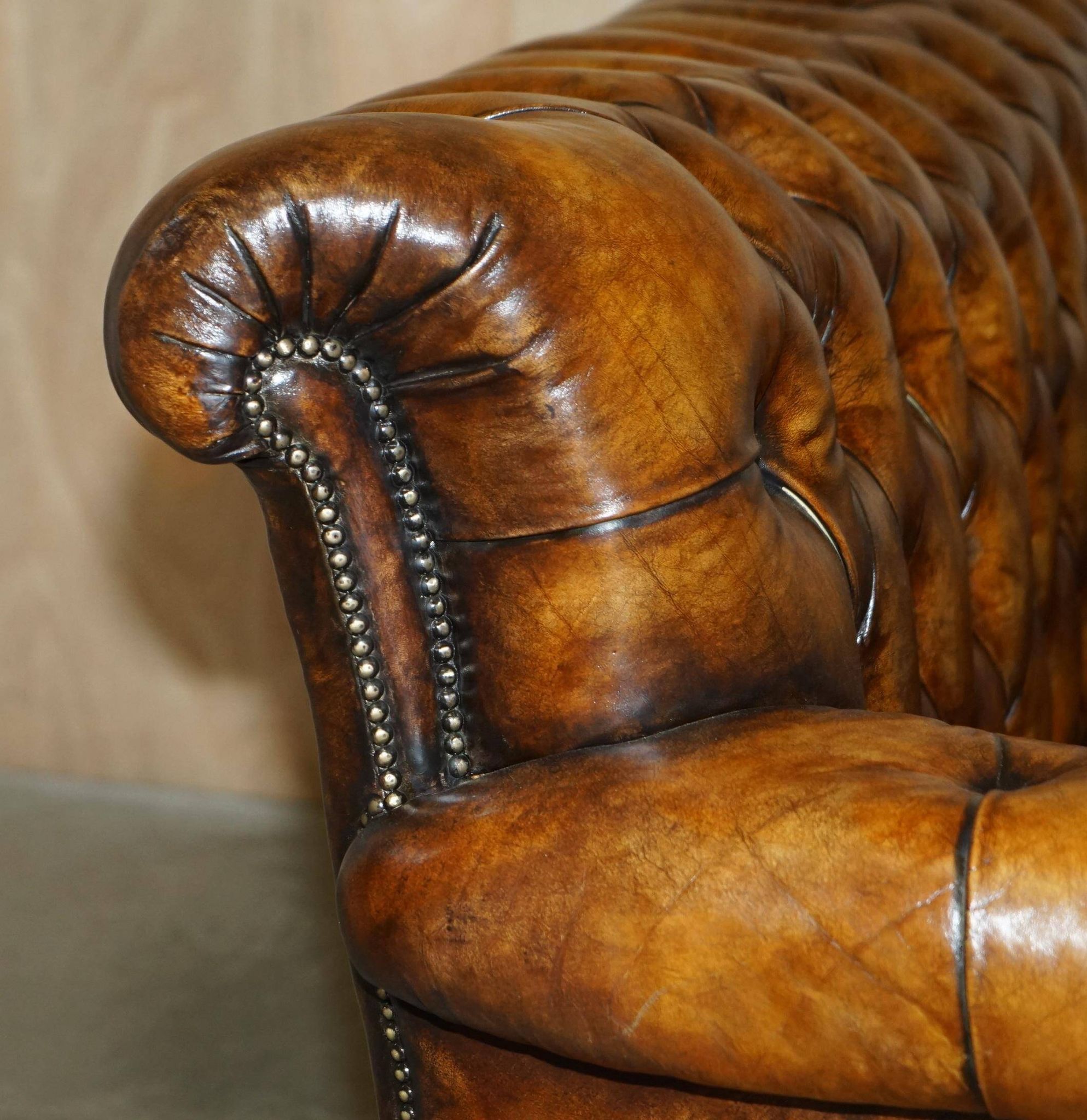 Canapé Chesterfield victorien en cuir serpentin teint à la main
