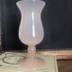 Vase en opaline rose