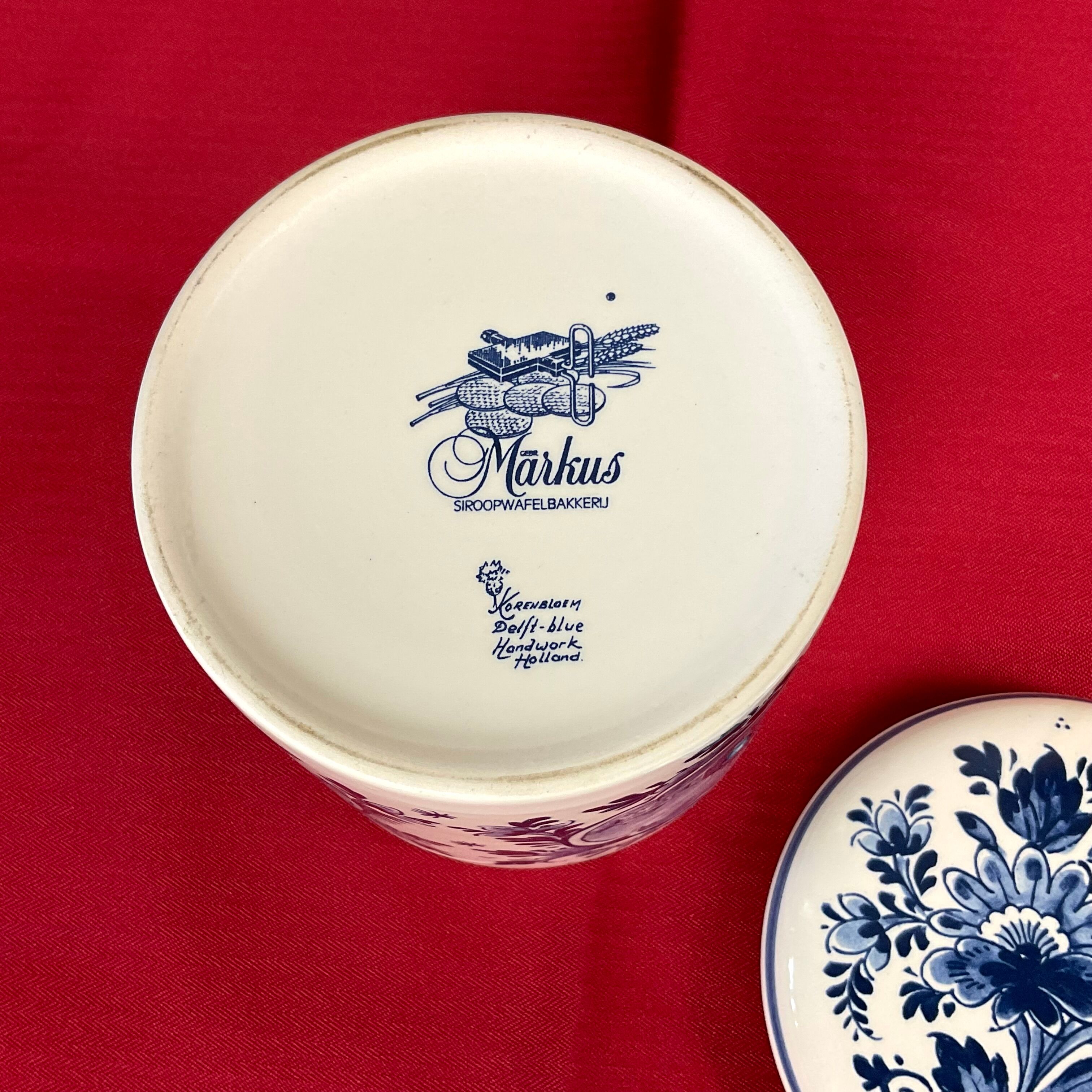 Delft blue Holland ceramic candy box